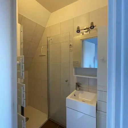 Charming Near Downtown With Garage *