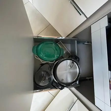 Charming Near Downtown With Garage Holiday home *