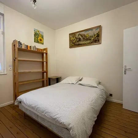 Charming Near Downtown With Garage Holiday home