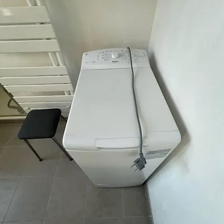 Charming Near Downtown With Garage *